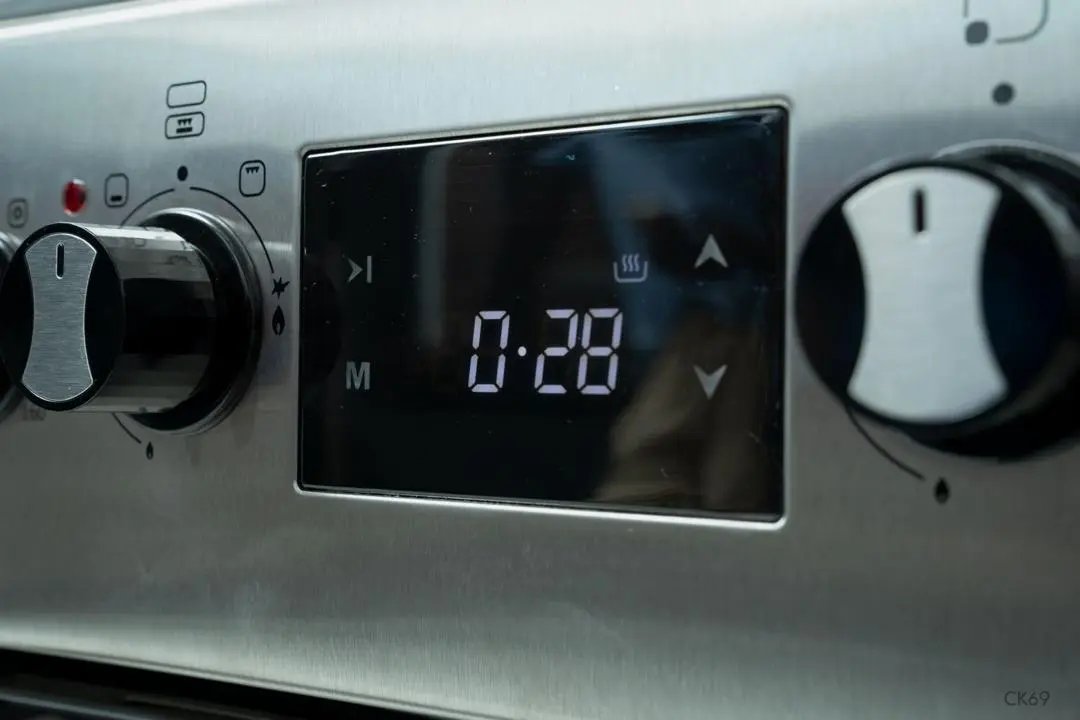 CUISINIERE ASTECH 4FEUX 60×60 ELECTRIQUE AVEC FOUR ELECTRIQUE INOX CK78PLFOEL Kebaelectromenager