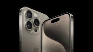 image recommandé : iPhone 15 Pro Max 256 Go reconditionné, couleur noire, vue de face et de dos, sur fond blanc.