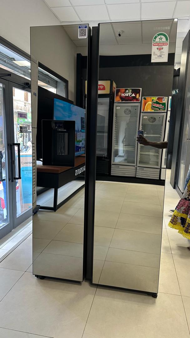REFRIGERATEUR SAMSUNG SIDE BY SIDE MIROIR FONTAINE RS64R53112A