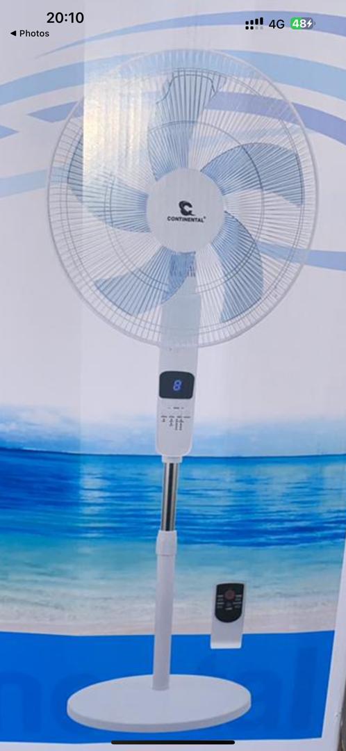 Ventilateur Continental 18 Pouces 8 Vitesses Blanc et Noir avec Télécommande – Silencieux et Puissant