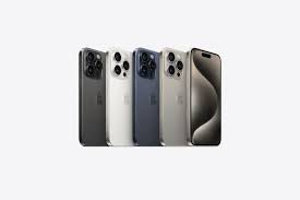 image recommandé : iPhone 15 Pro Max 256 Go reconditionné, couleur noire, vue de face et de dos, sur fond blanc.