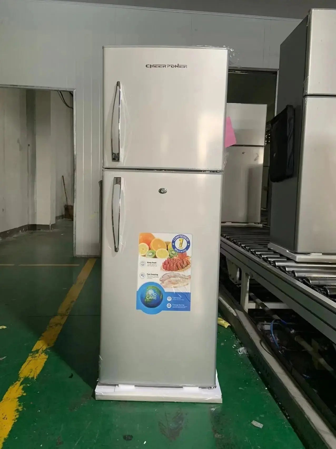 Réfrigérateur congélateur BCD-260 200L couleur argent, compact et écoénergétique, idéal pour maison et dortoir"