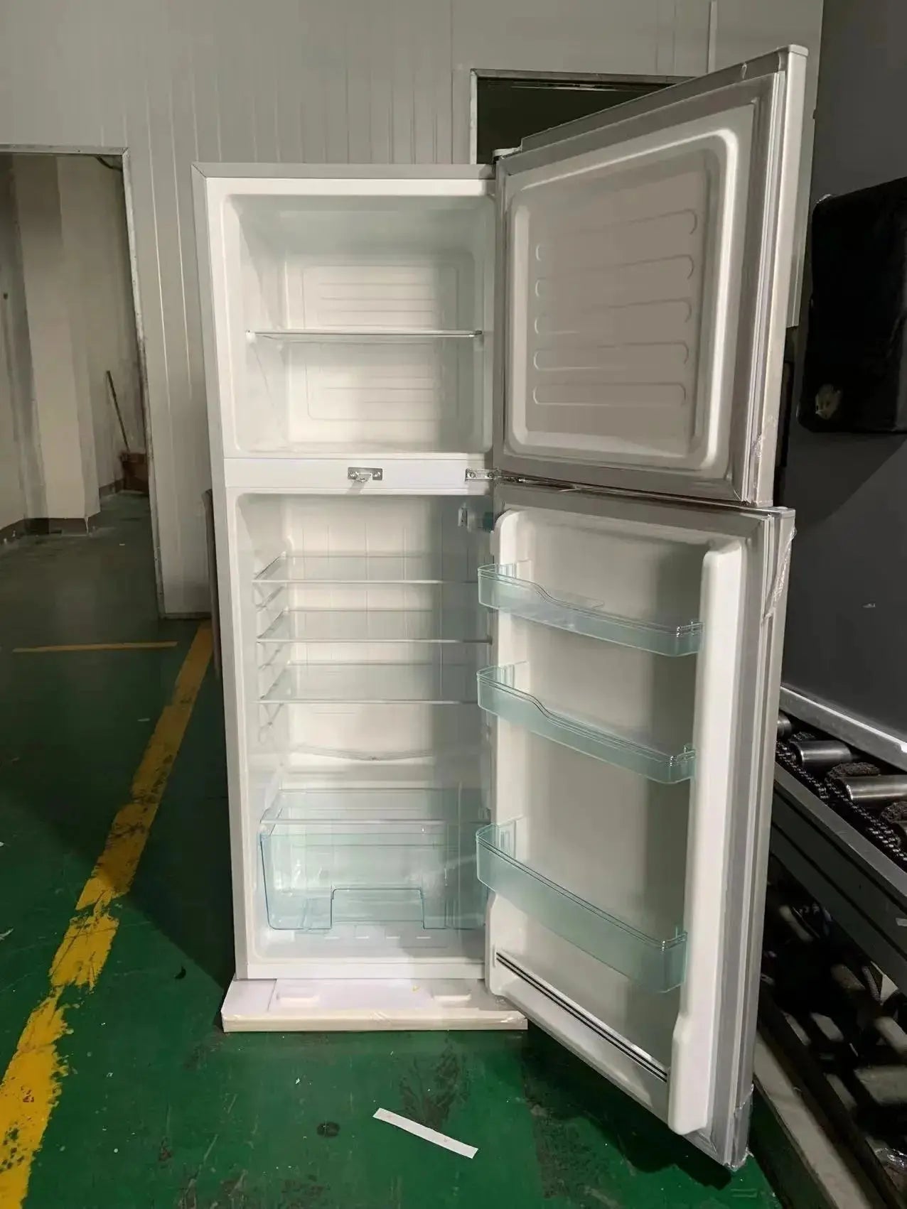 "Finition élégante couleur argent du réfrigérateur domestique BCD-260, design moderne et robuste"

